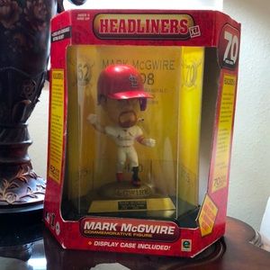 VTG MARK MCGWIRE COMMEMORATIVE FIGURE 70 HRs 1998